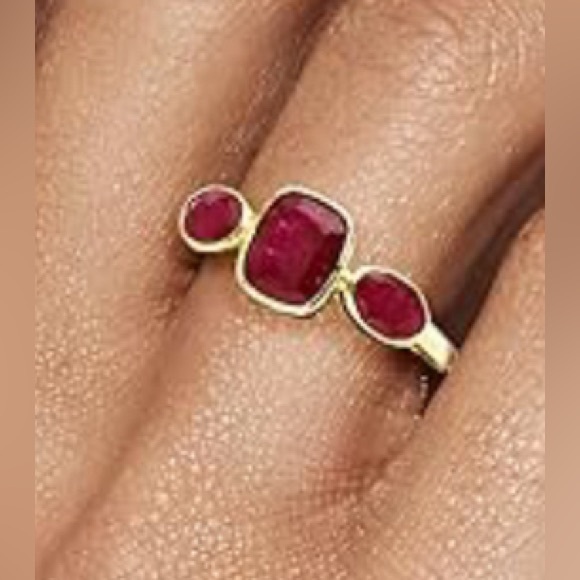 Gorgeous upscale Neiman Marcus 18KT vermeil 3 stone Ruby Ring size 7 - Picture 2 of 5